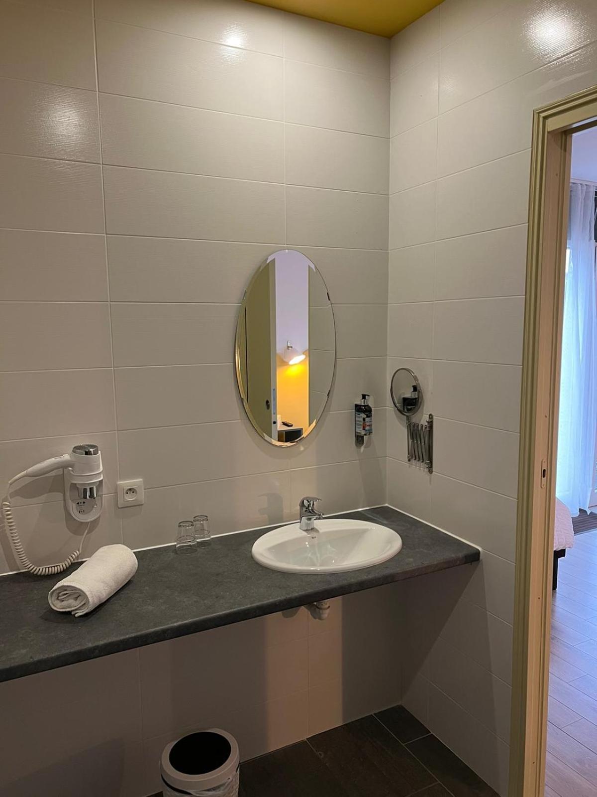 Hotel Les Voisins Beaucemaine Ploufragan Eksteriør bilde